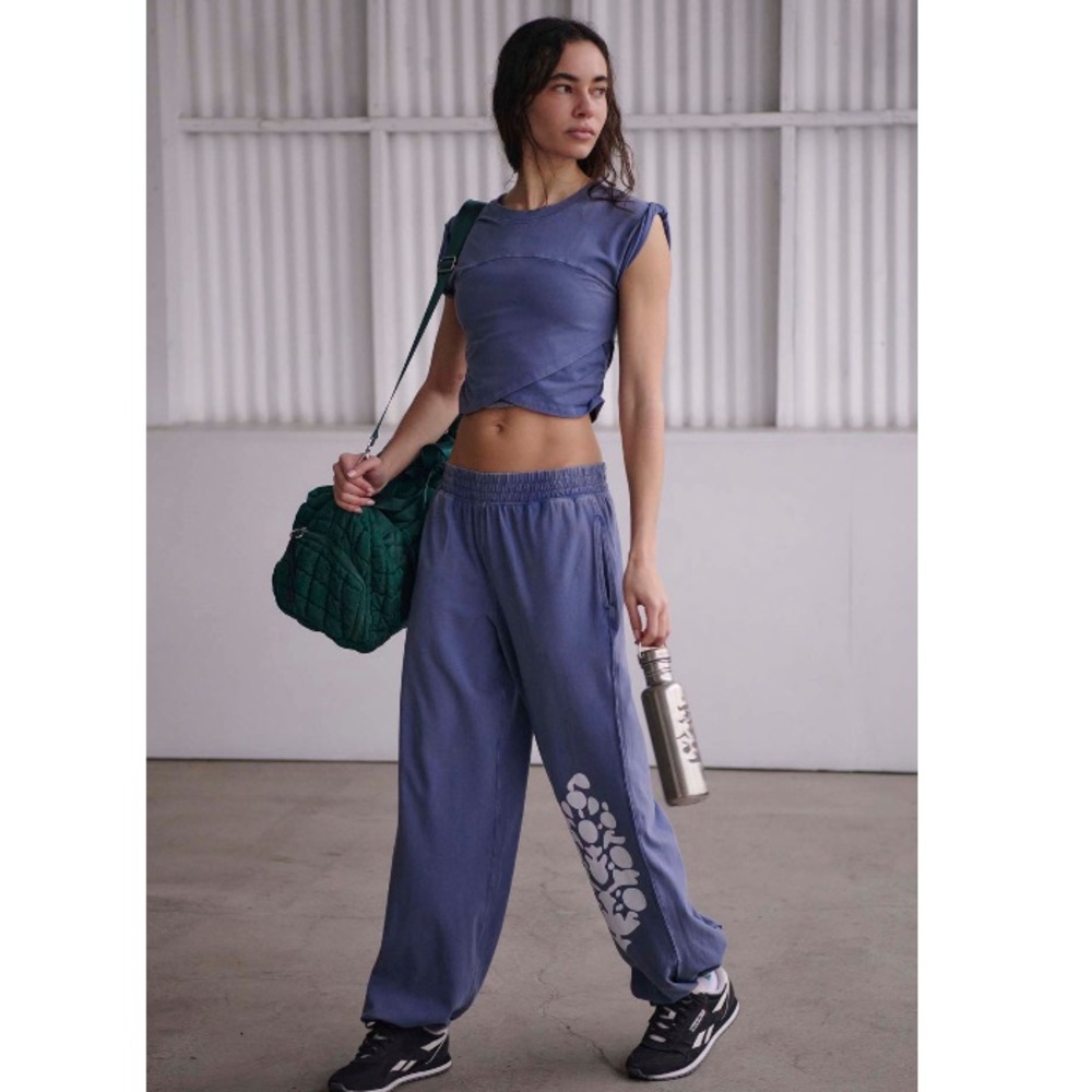 FP MOVEMENT SET Hot Shot Logo Crossover Top & Joggers Indigo Blue NWT